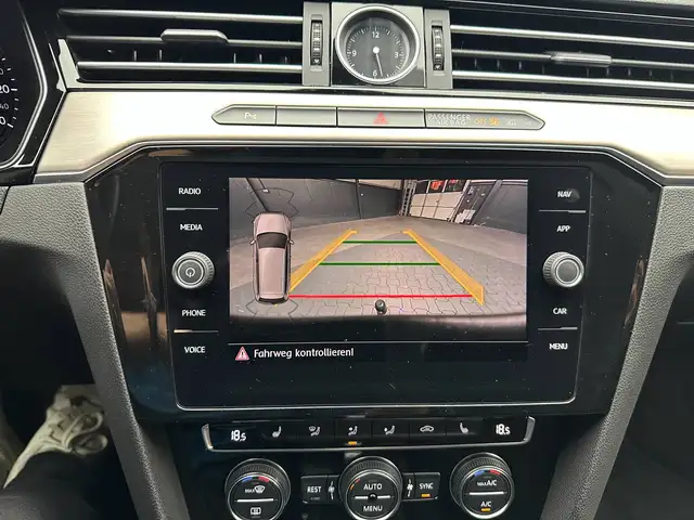 Volkswagen Passat view 21