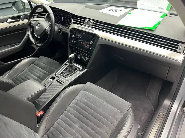 Volkswagen Passat view 11