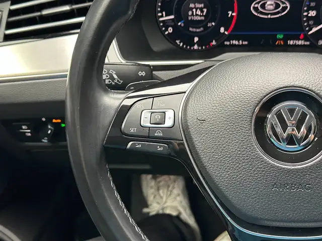 Volkswagen Passat view 18