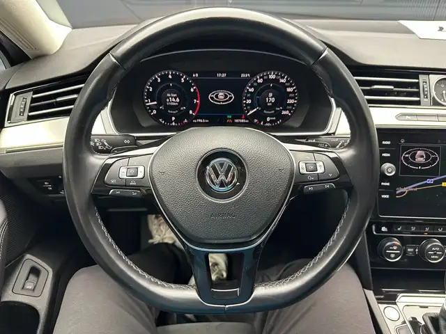 Volkswagen Passat view 17