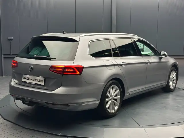 Volkswagen Passat view 5