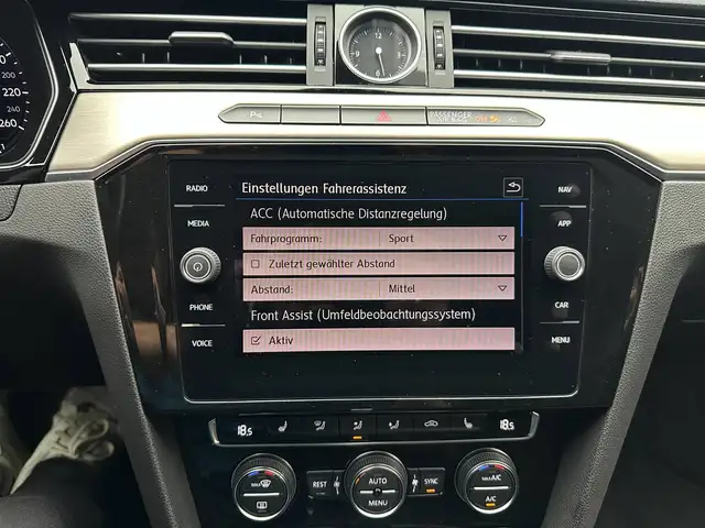 Volkswagen Passat view 23