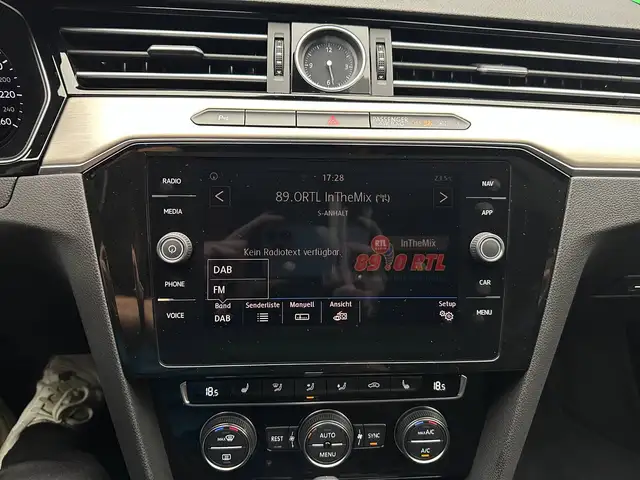 Volkswagen Passat view 27