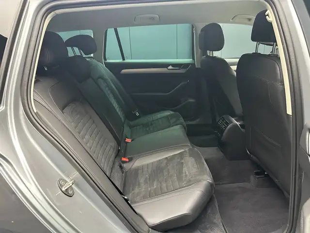Volkswagen Passat view 28