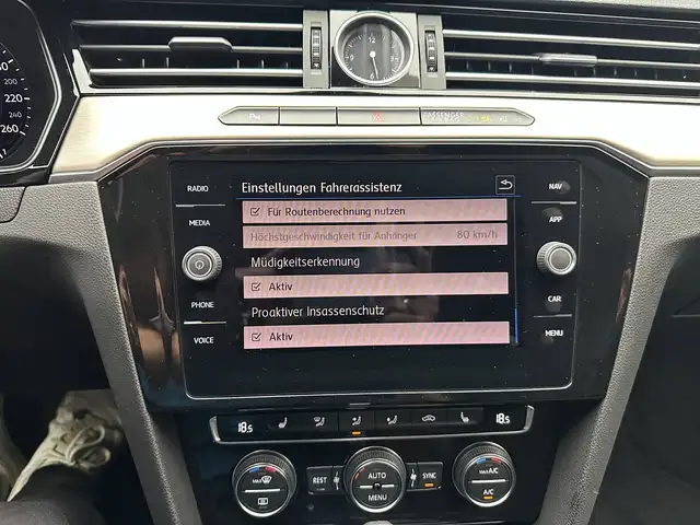 Volkswagen Passat view 26