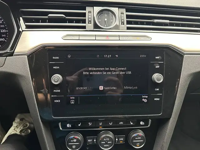 Volkswagen Passat view 22