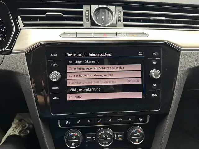Volkswagen Passat view 25