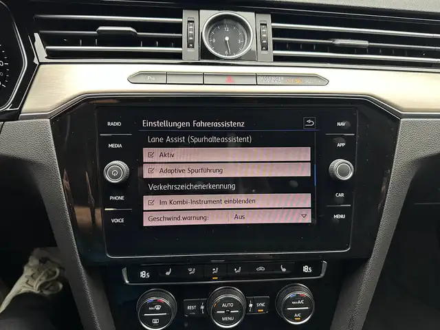 Volkswagen Passat view 24