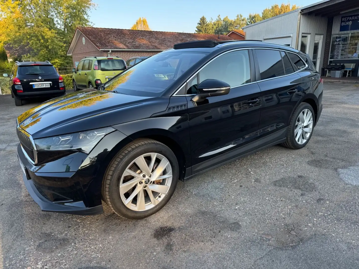 Skoda Enyaq 80 Lounge Panorama/Head-Up/AHK Schwarz - 1