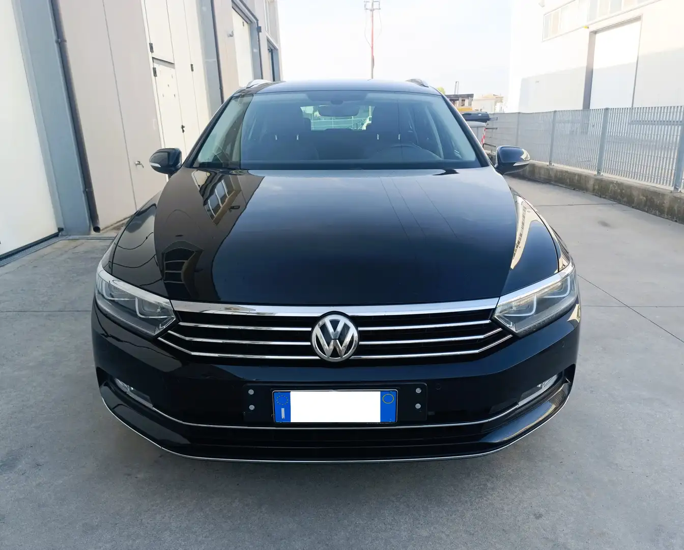 Volkswagen Passat Variant VIII 2.0 tdi Executive 150cv DSG - Uniproprietario Nero - 2