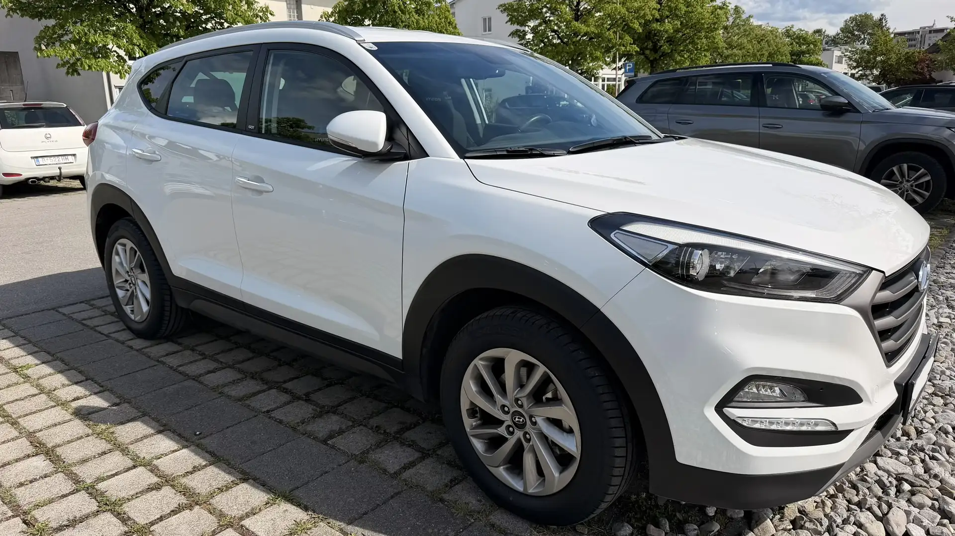 Hyundai TUCSON 2,0 CRDI 4WD Go Aut. - 2