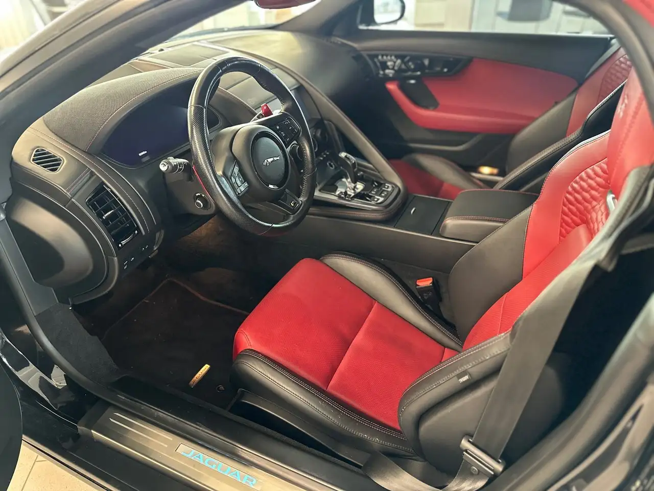Jaguar F-Type снимка Jaguar F-Type