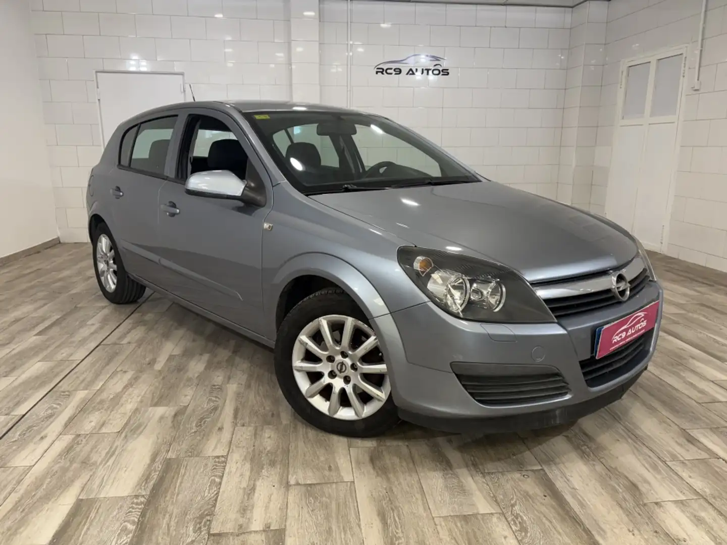 Opel Astra 1.7CDTi Enjoy 100 Gris - 1