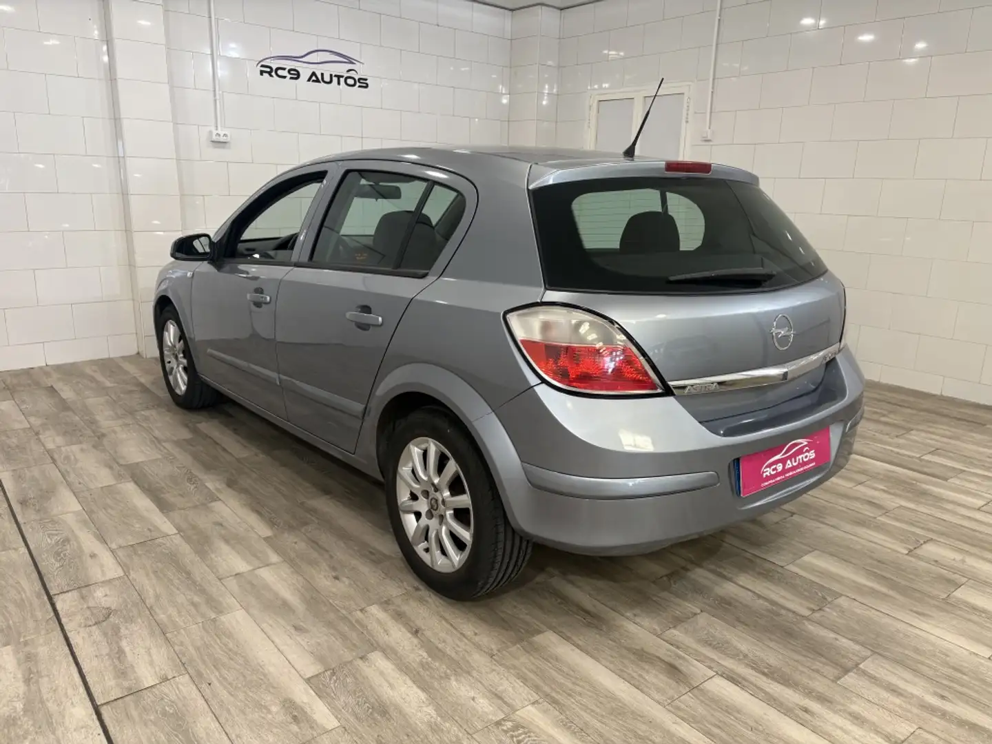 Opel Astra 1.7CDTi Enjoy 100 Gris - 2