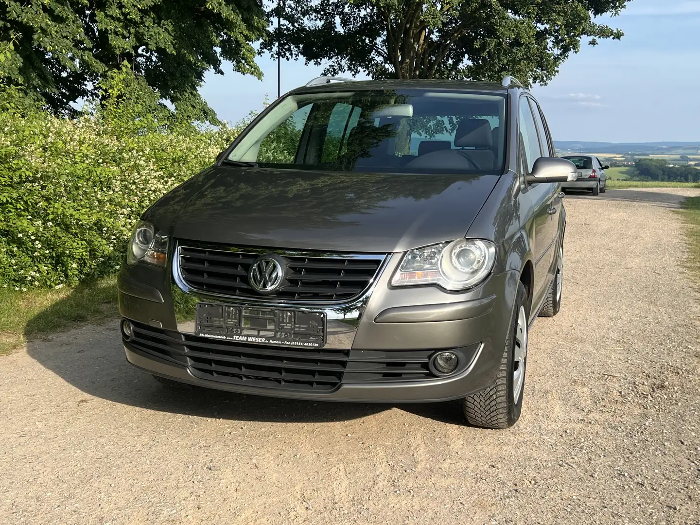 Volkswagen Touran 2.0 TDI Trendline mit Klima und 7 Sitzer Grau - 2