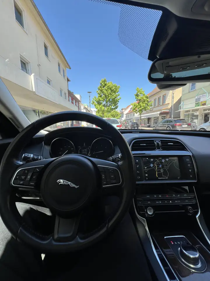 Jaguar XE