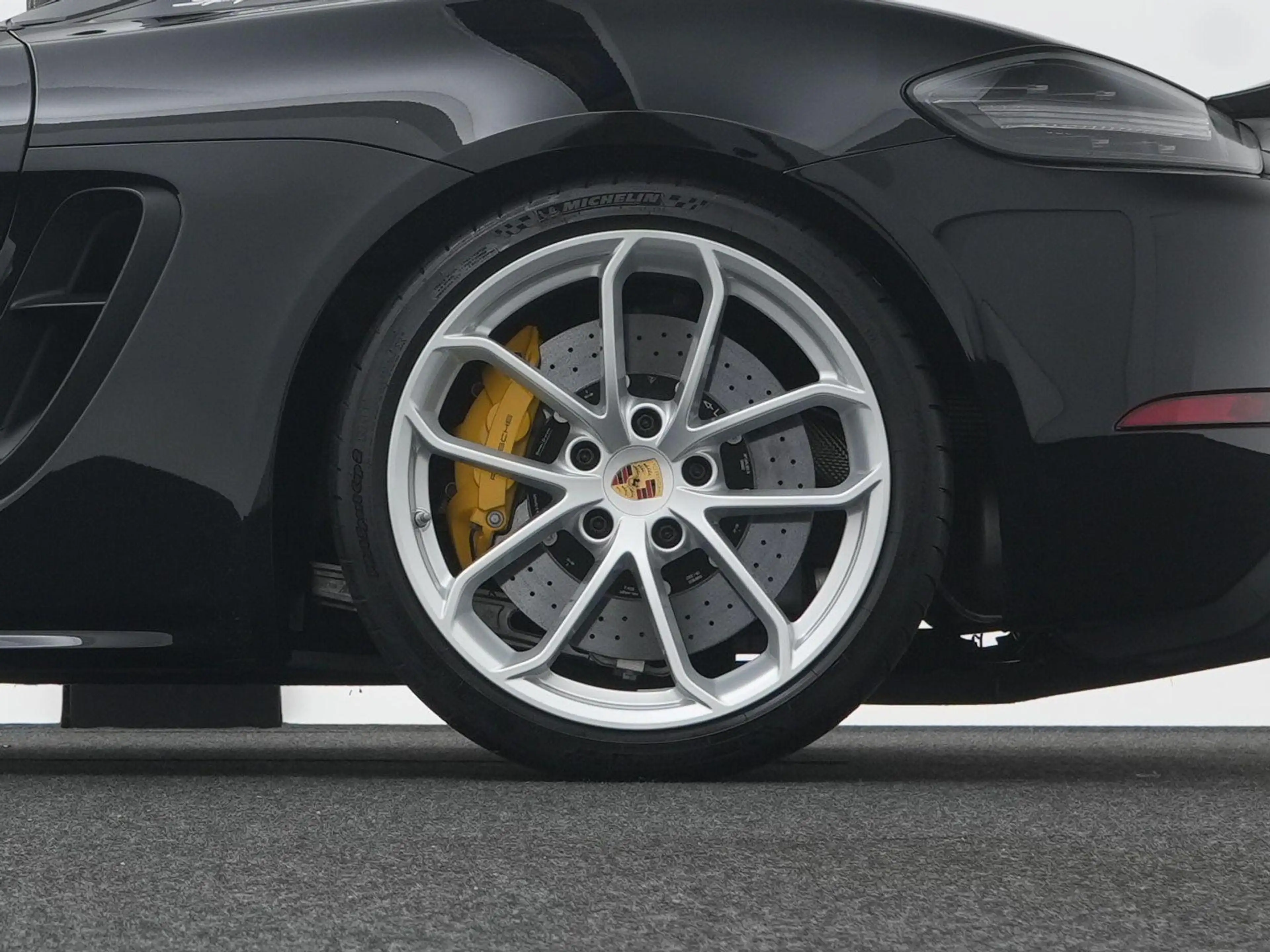 Porsche 718 Spyder — photo 8