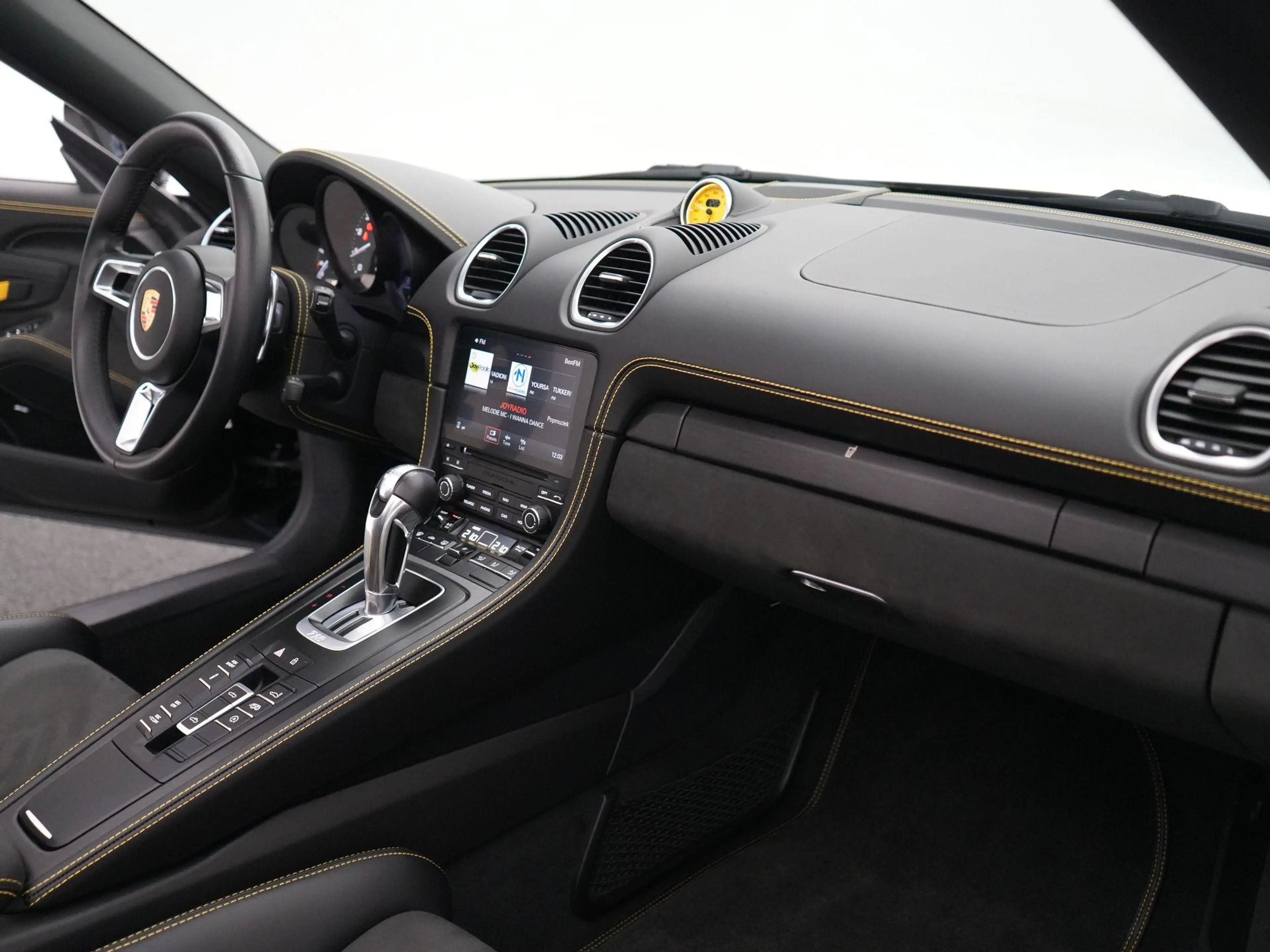 Porsche 718 Spyder — photo 14