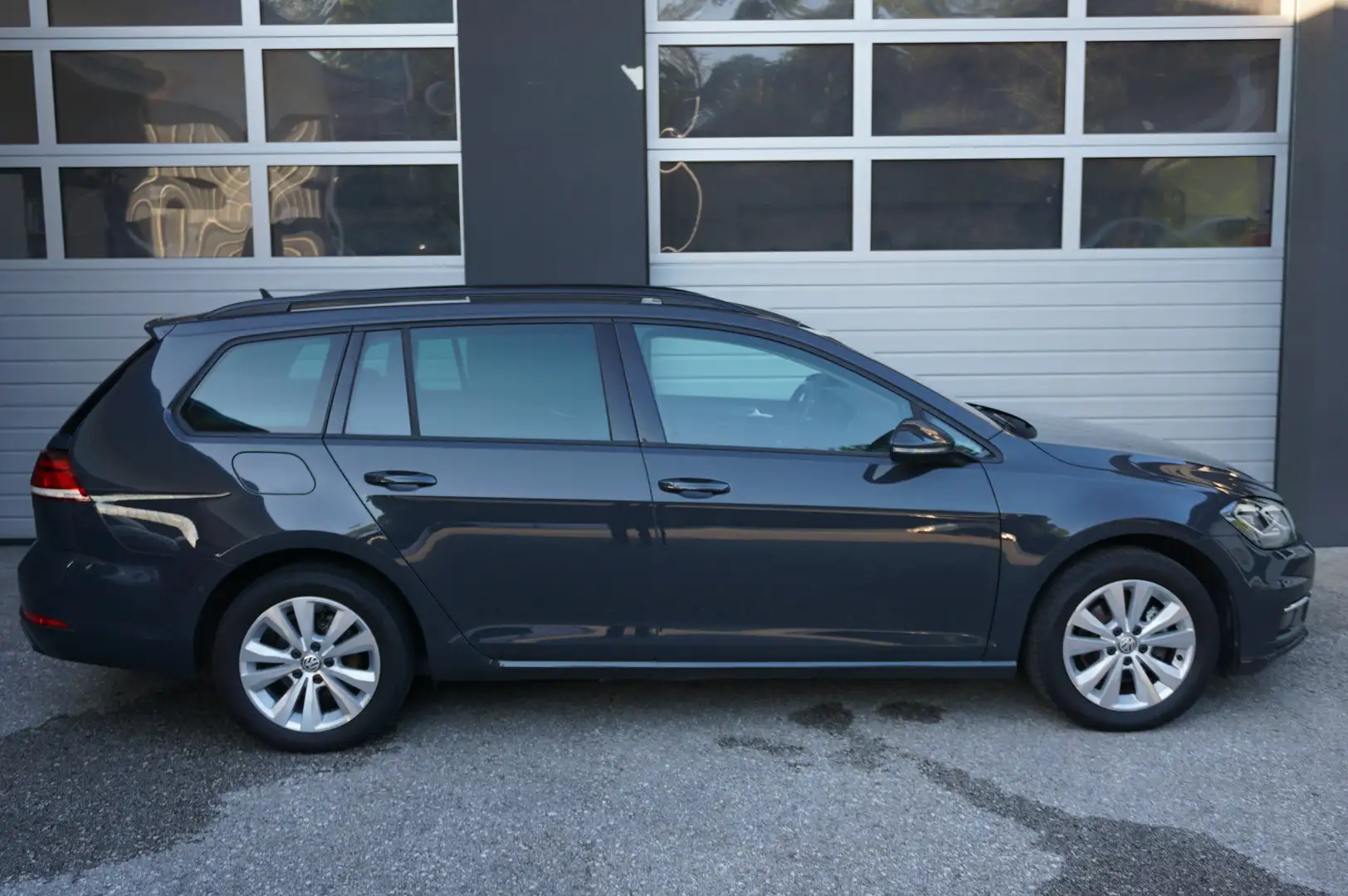 Volkswagen Golf Golf  1.6 TDI Comfortline LED Grau - 2