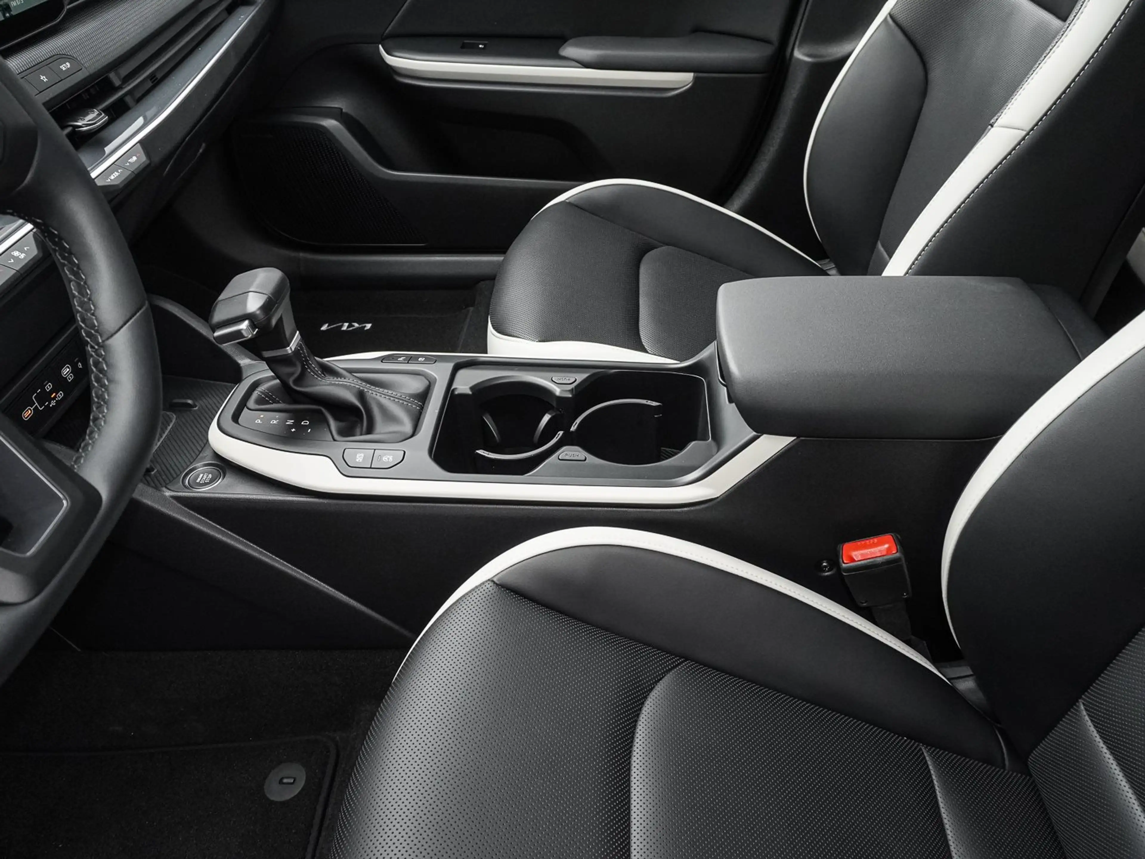Kia K4 1.6 T-GDI DCT GT-Line Sitz, DriveWise, Glasdach Pa — photo 14