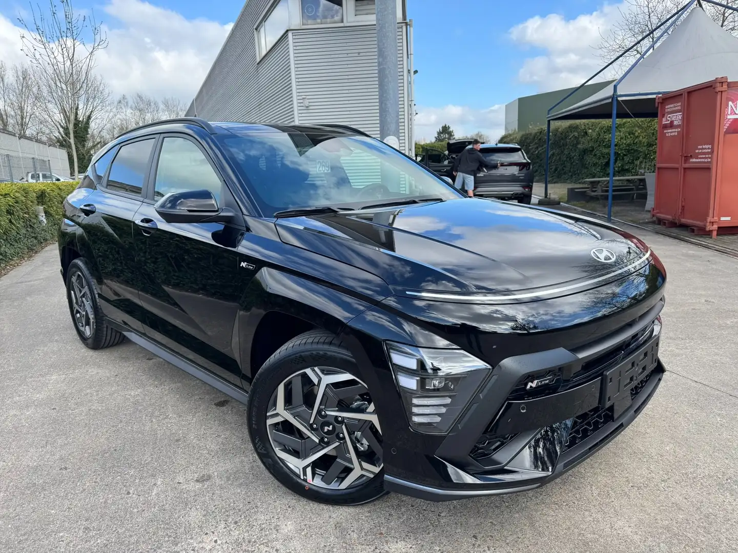 Hyundai KONA 1.6 GDi HEV Shine N-line Sensation Plus DCT Zwart - 1