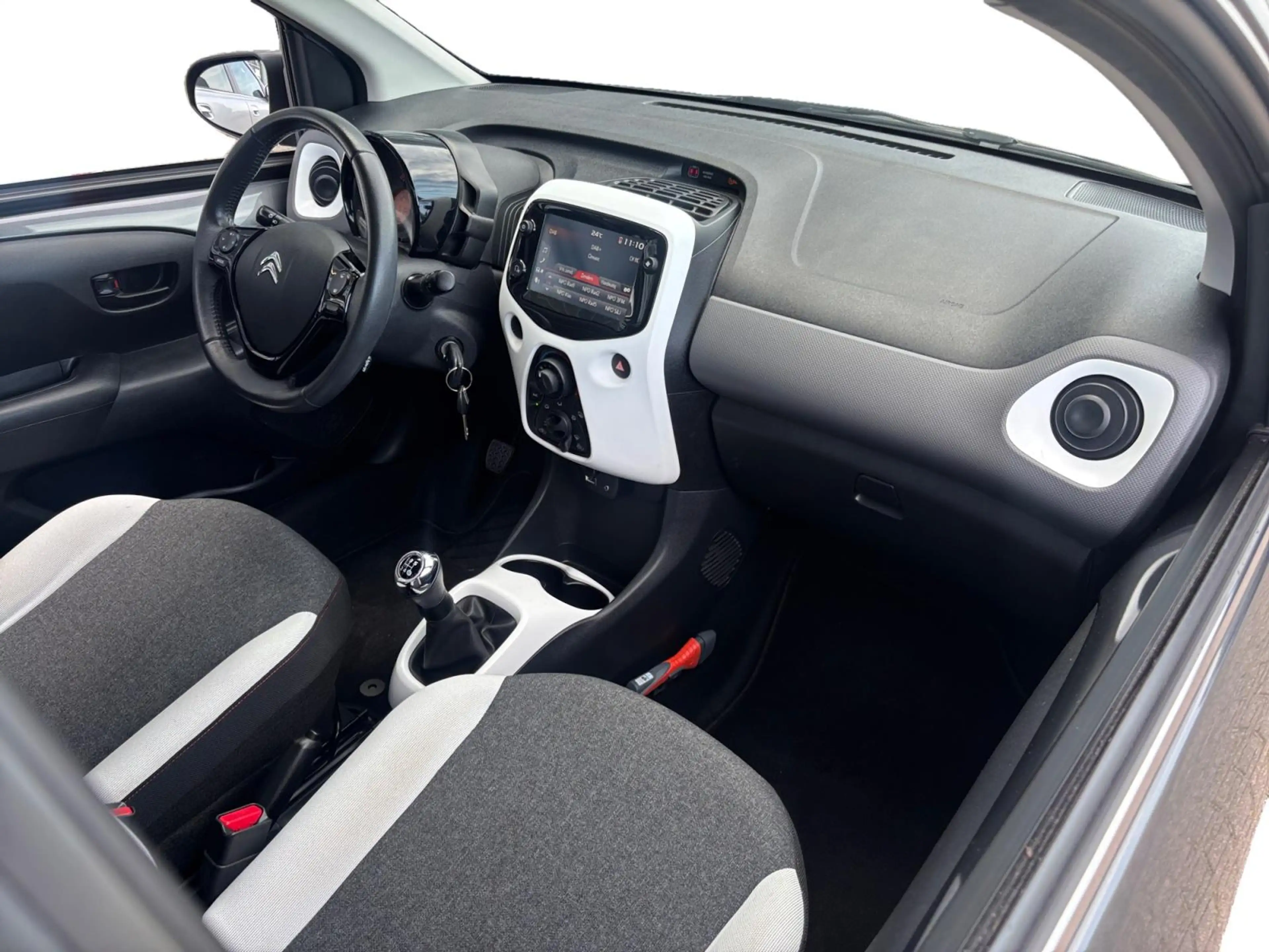 Citroen C1 5-deurs Millenium Feel 1.0 e-VTi 72pk | TWO-TONE! — photo 12