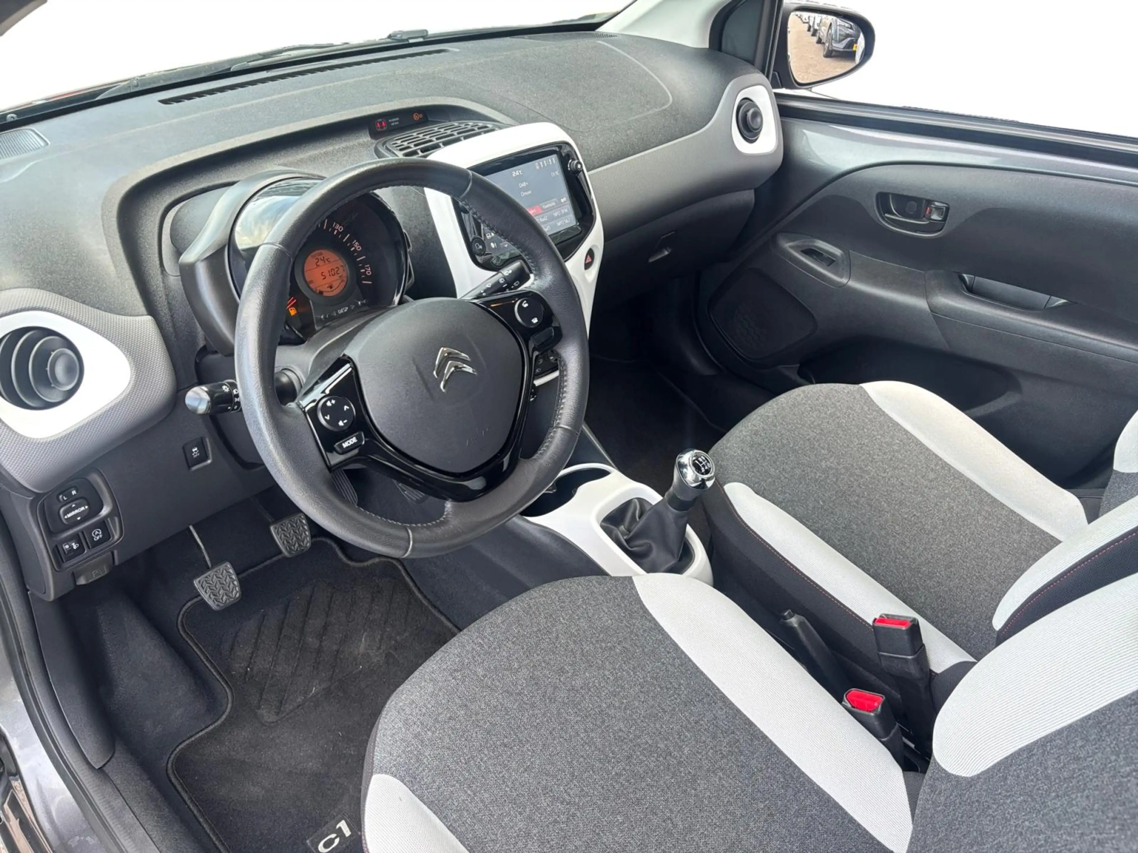 Citroen C1 5-deurs Millenium Feel 1.0 e-VTi 72pk | TWO-TONE! — photo 10