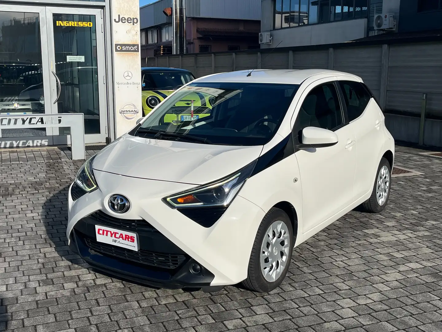 Toyota Aygo 5p 1.0 x-business Automatica Ok Neop. Iva ded. Bianco - 1