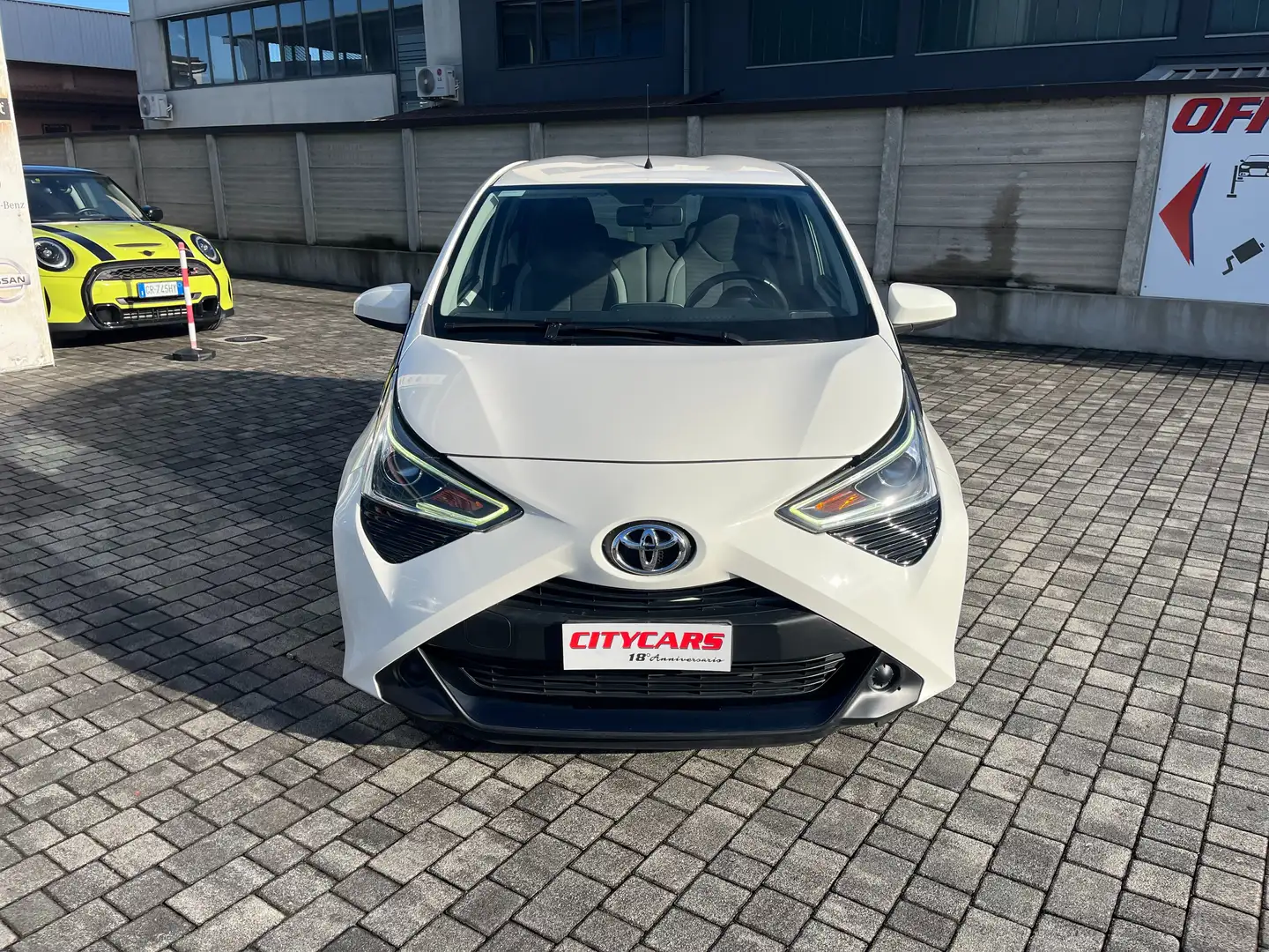 Toyota Aygo 5p 1.0 x-business Automatica Ok Neop. Iva ded. Bianco - 2