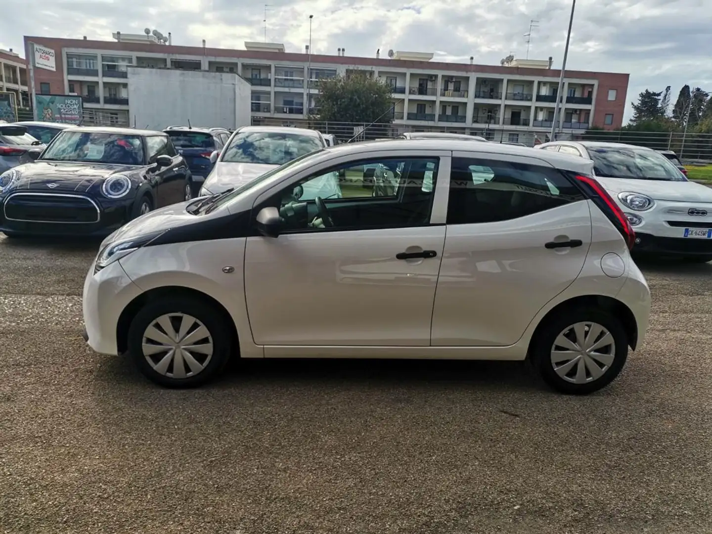 Toyota Aygo Connect 1.0 VVT-i 72CV 5 porte x-business Wit - 2