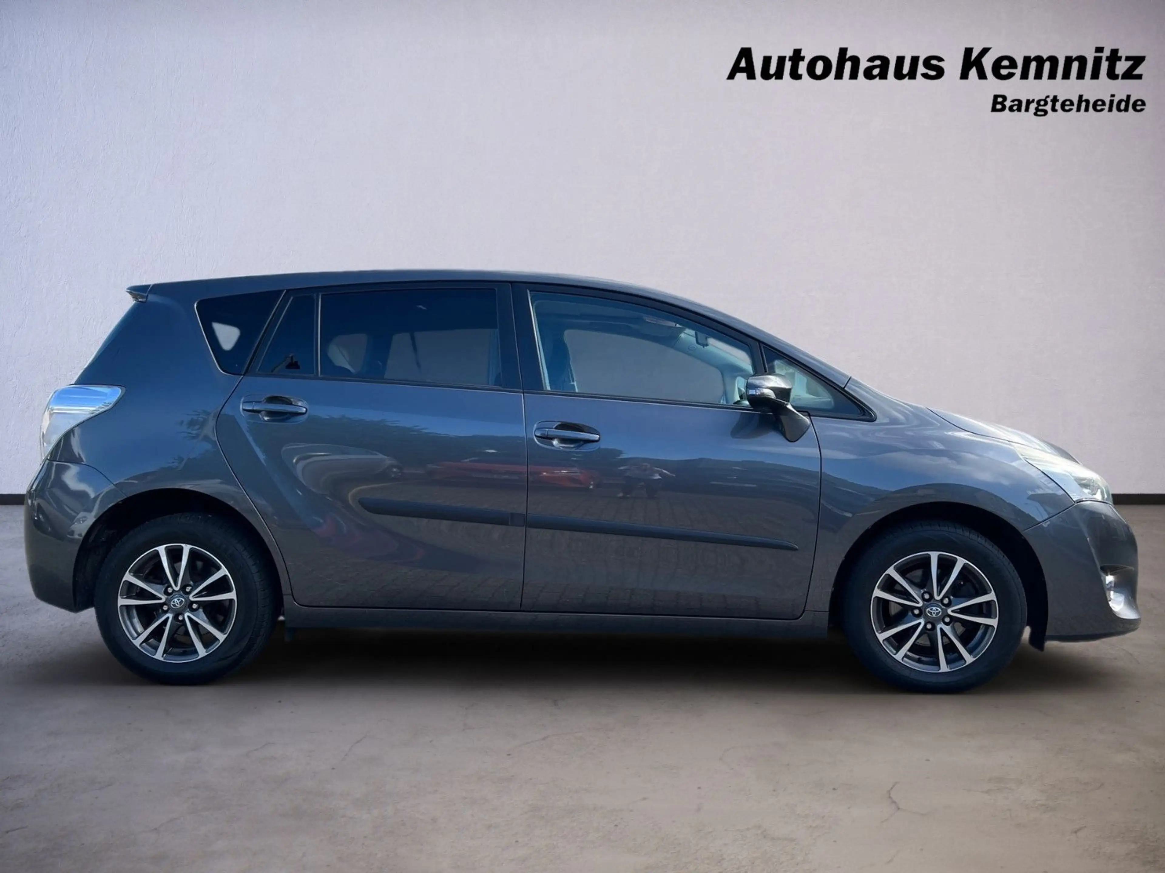 Toyota Verso 1,8 Life     Klima, AHK, ALU, Panoramadach — photo 4