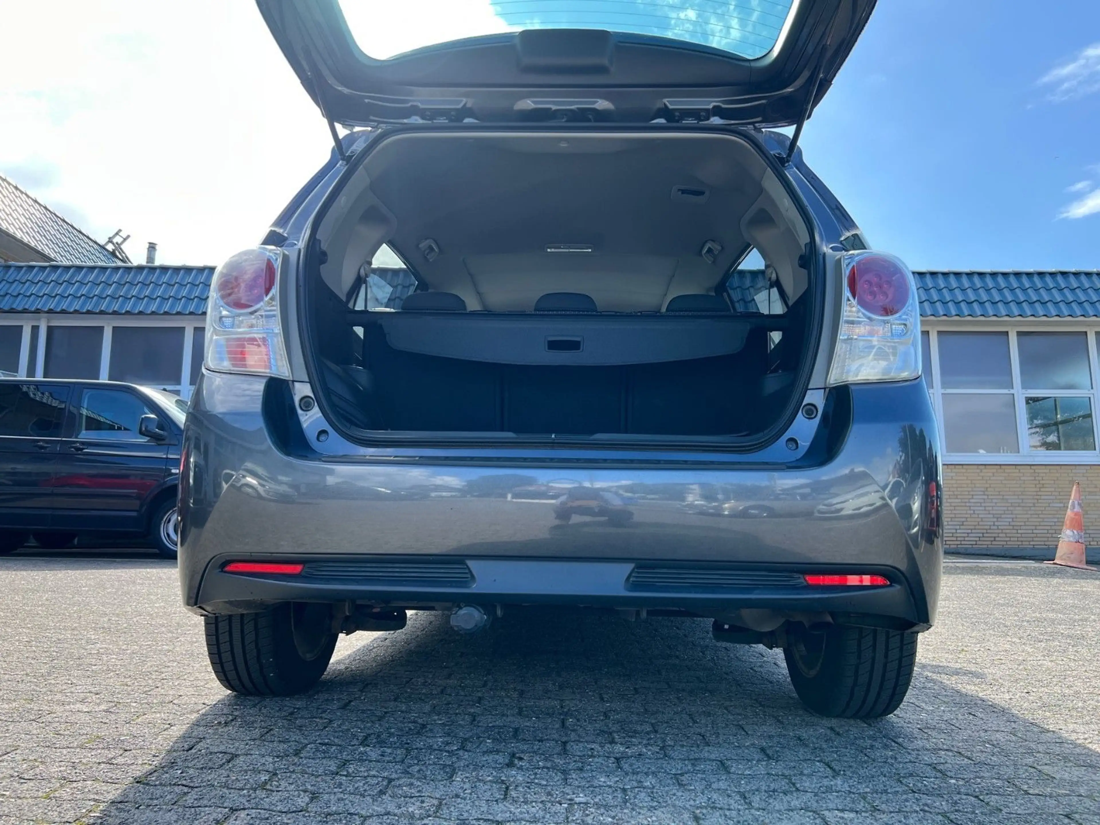 Toyota Verso 1,8 Life     Klima, AHK, ALU, Panoramadach — photo 12