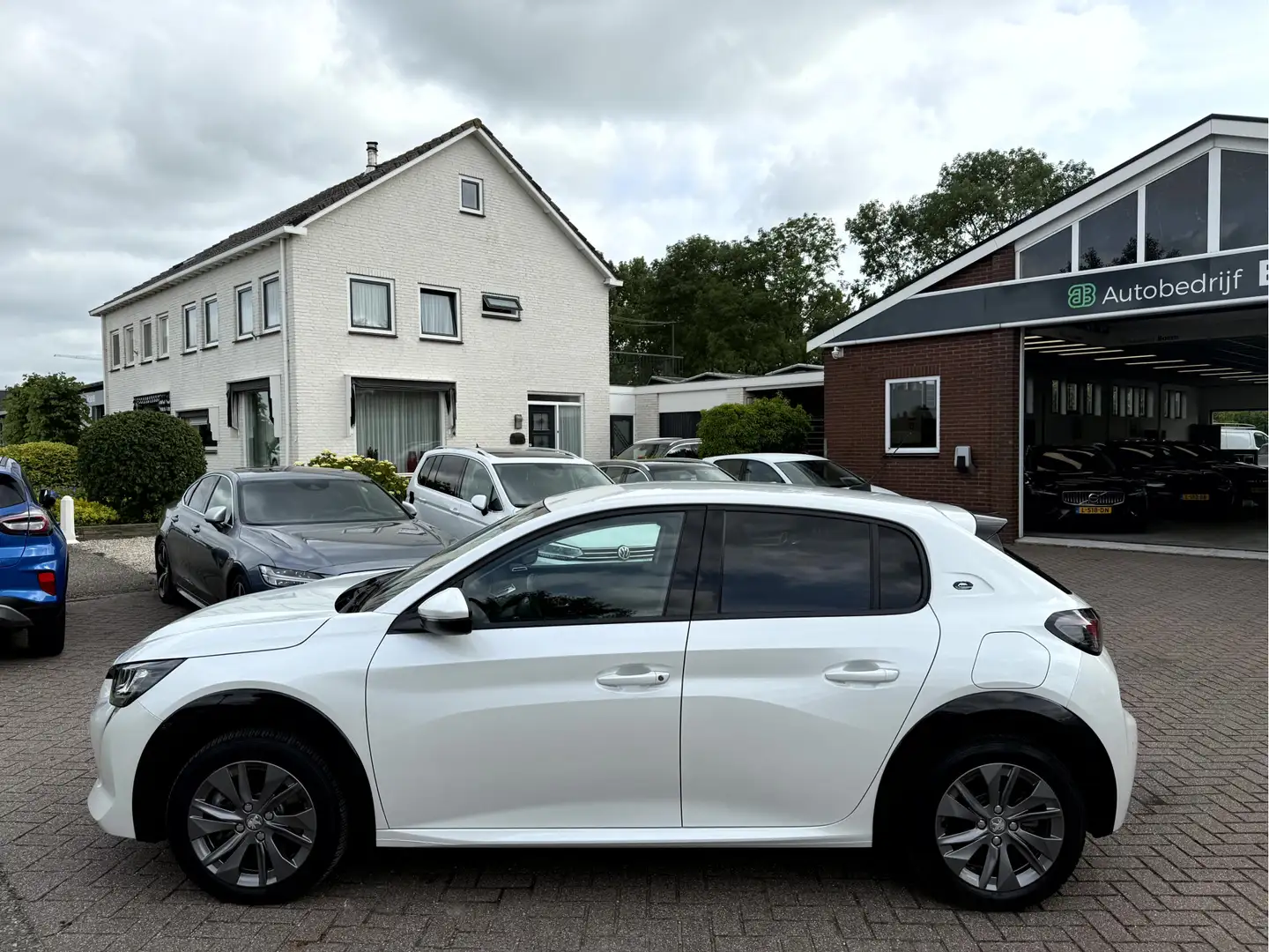 Peugeot e-208 EV Allure 50 kWh 3-Fase 40161km, Camera, App Conne Alb - 2