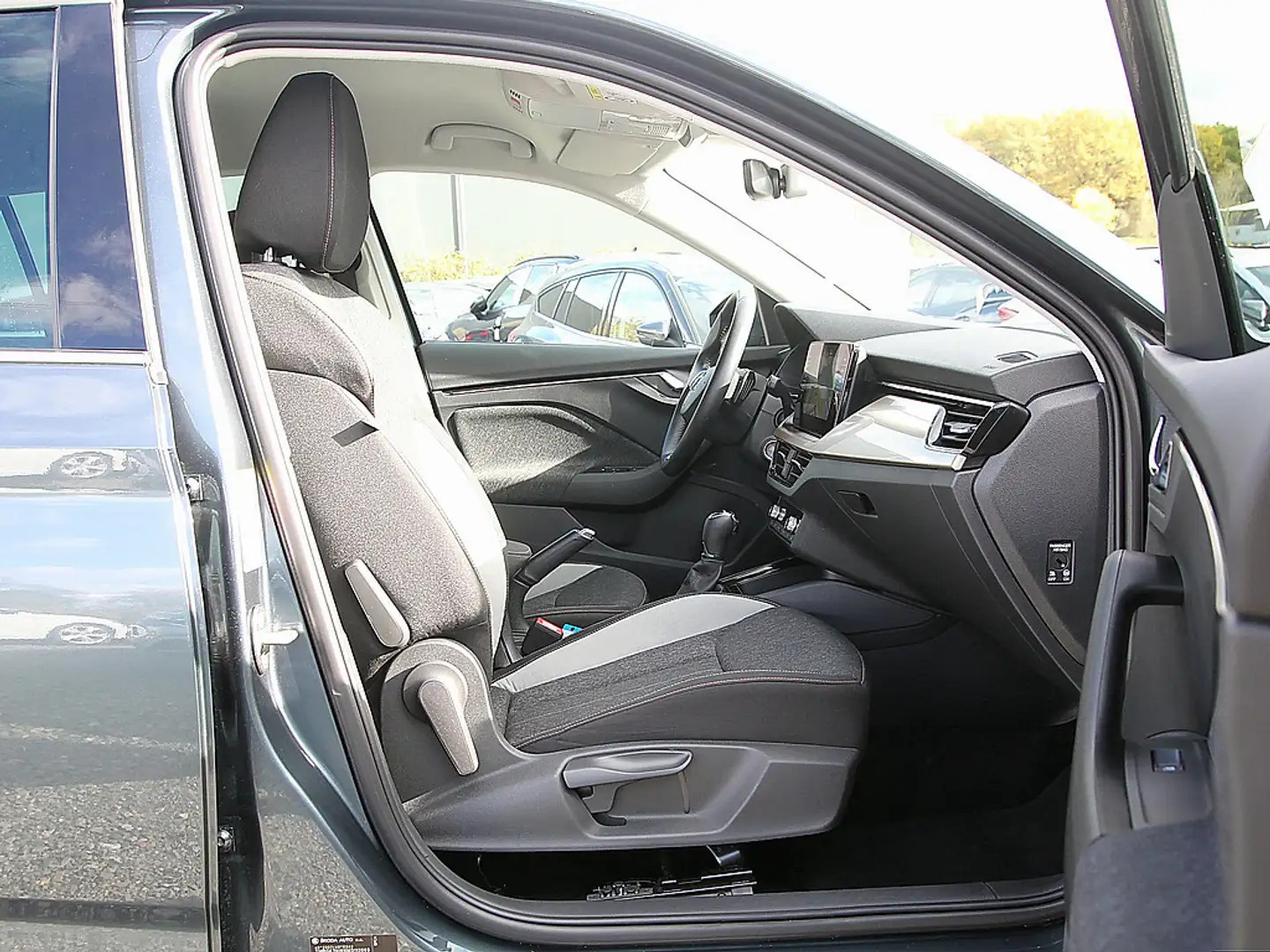 Skoda Kamiq 1.5 TSI Style DSG NAV LED SHZ PDC APP V Grau - 2