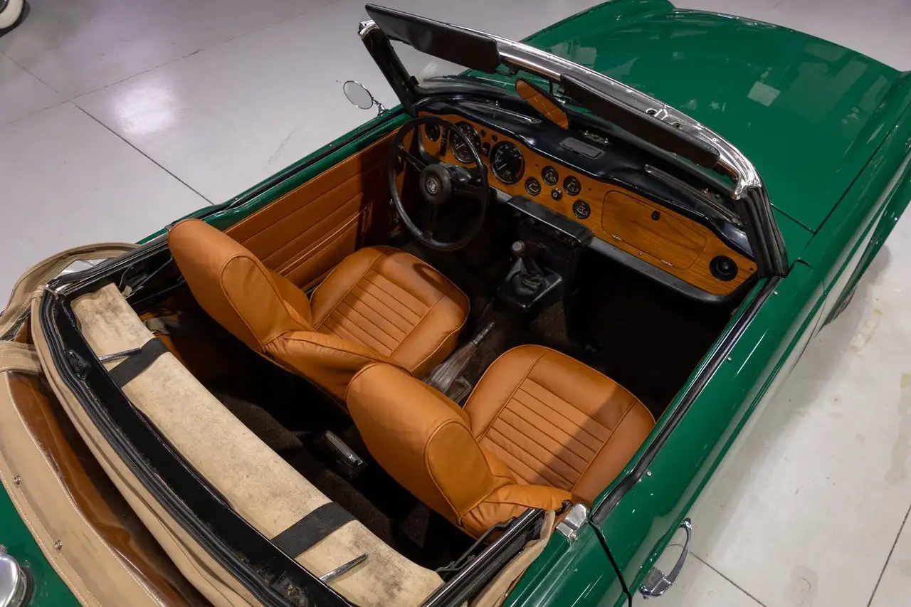 Triumph TR6 Convertible, foto 3