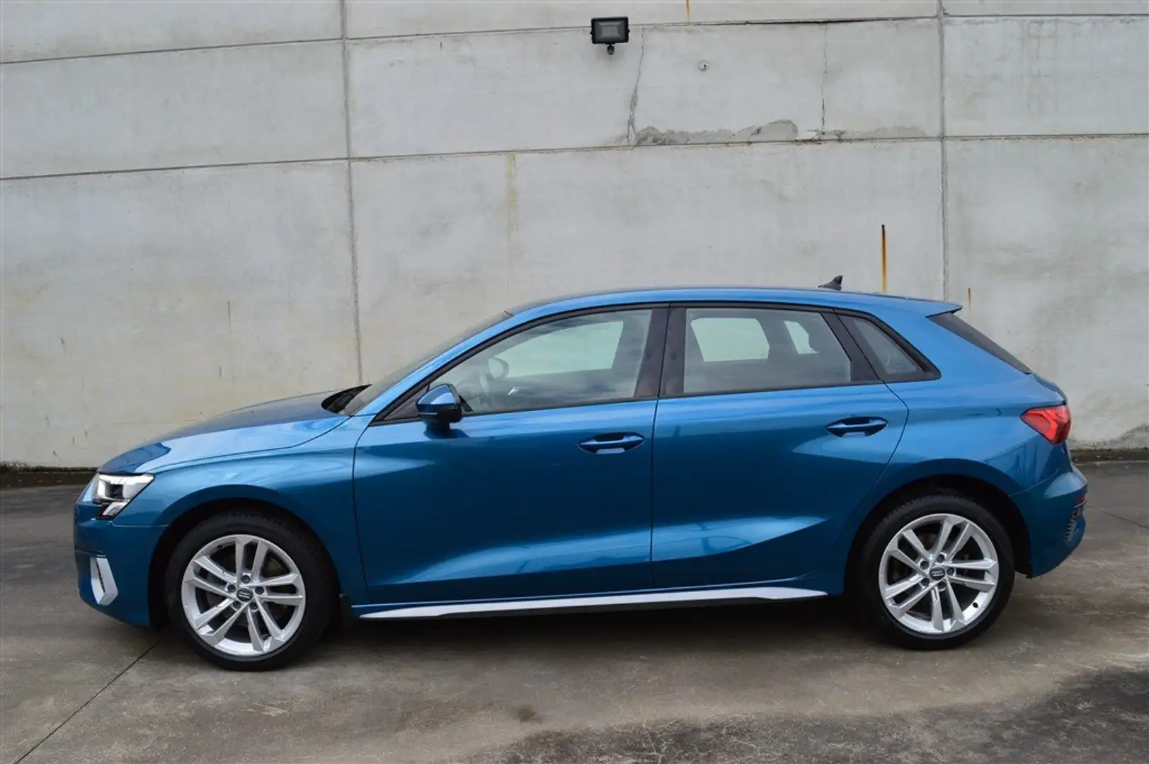 Audi A3 Sportback 35 TFSI 150Pk / CARPLAY / LED Bleu - 2