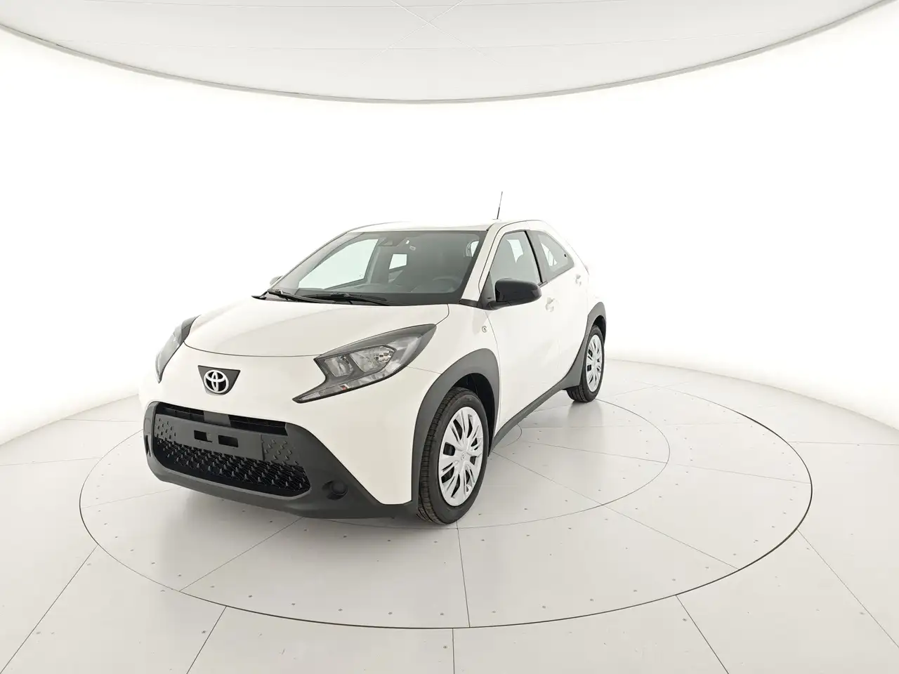 Toyota Aygo 1.0 Active 72cv — photo 1 of 15