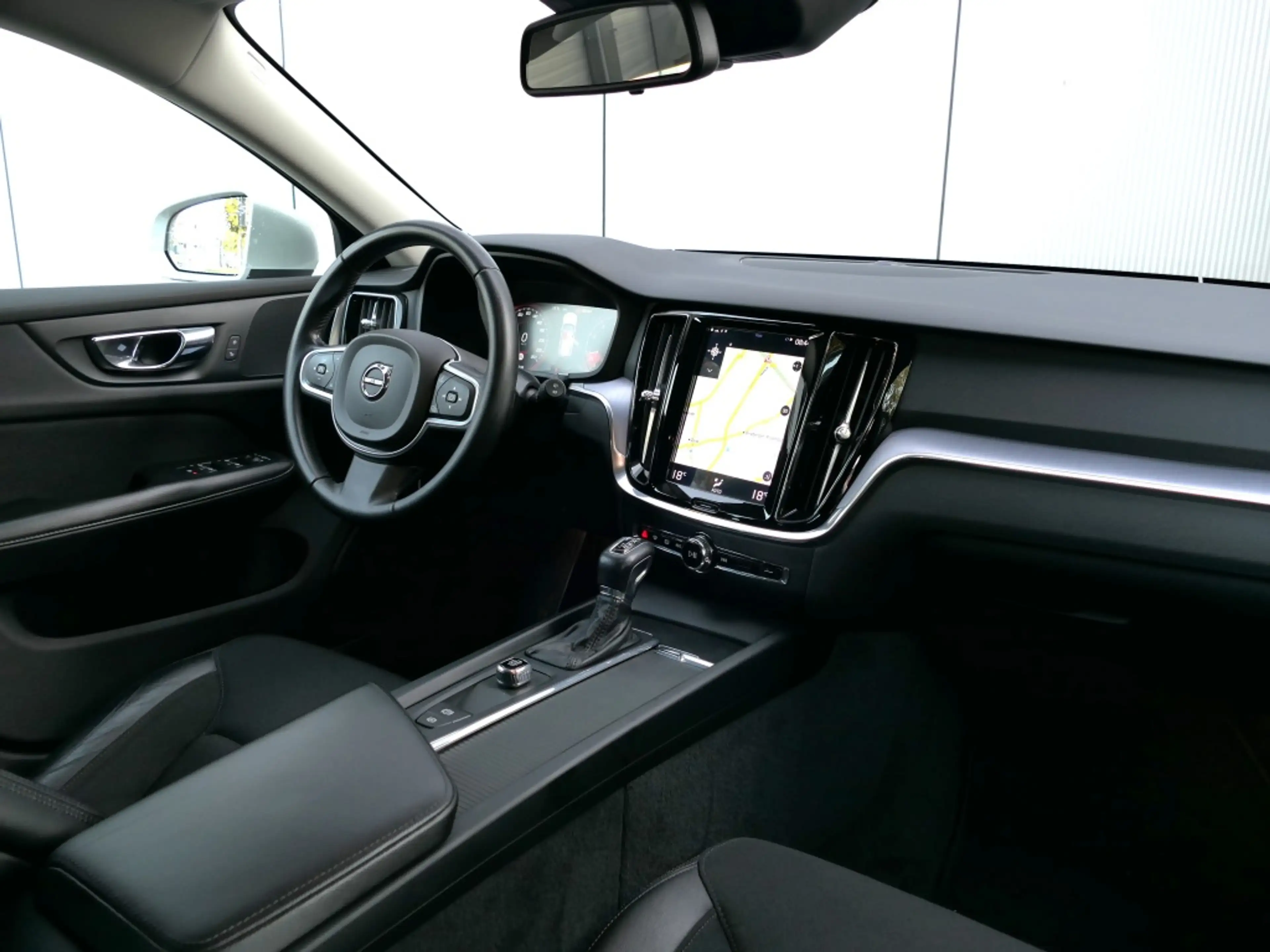 Volvo V60 2.0 T5 AUT Momentum 12 MND garantie Navi / Half le — photo 3