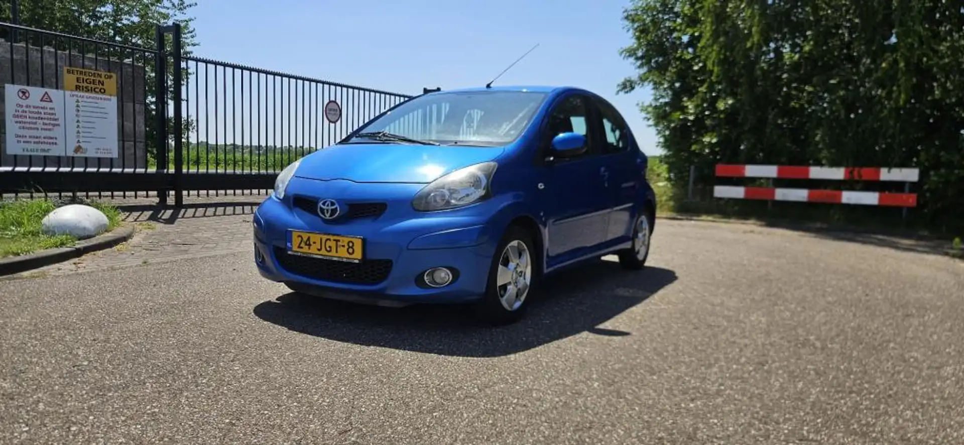 Toyota Aygo 1.0-12V Dynamic Blue Bleu - 2