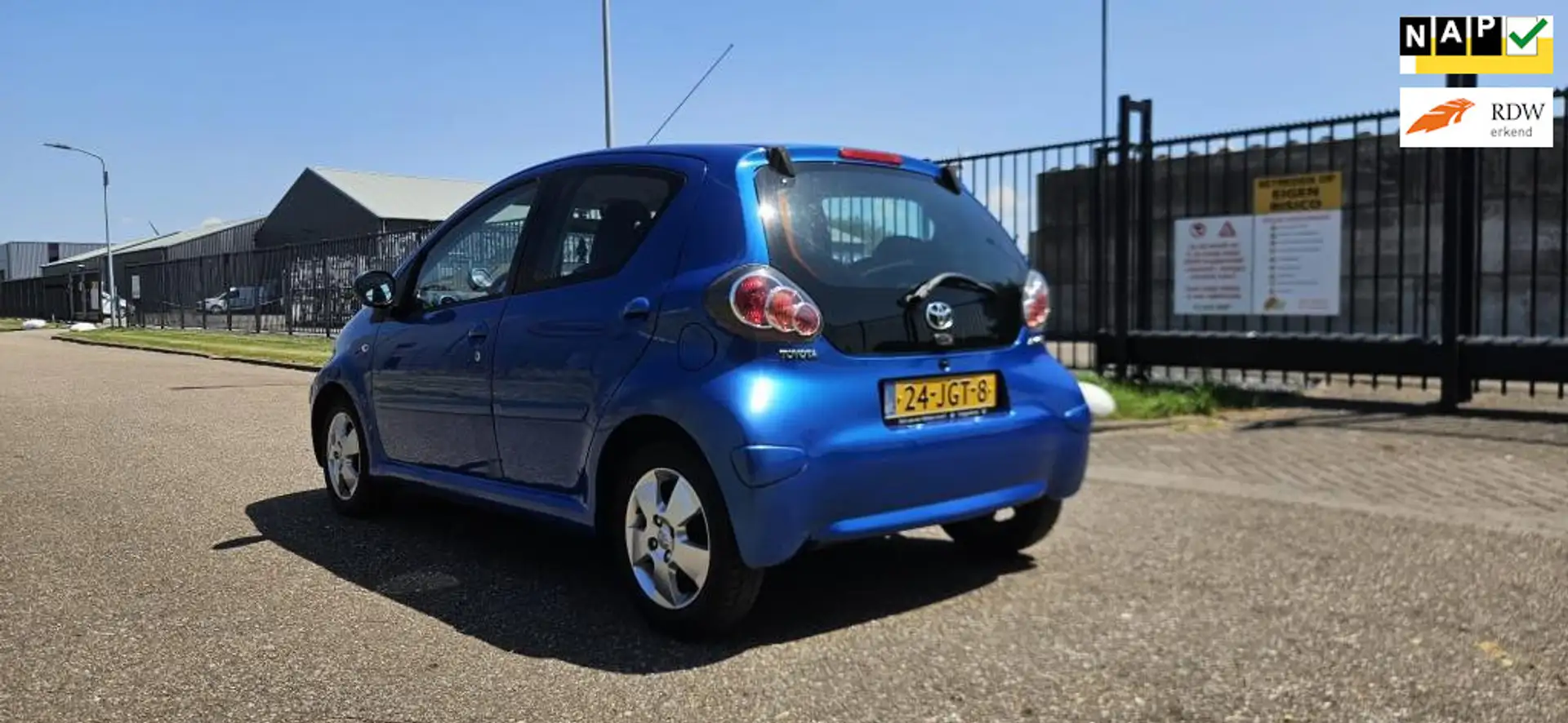 Toyota Aygo 1.0-12V Dynamic Blue Bleu - 1