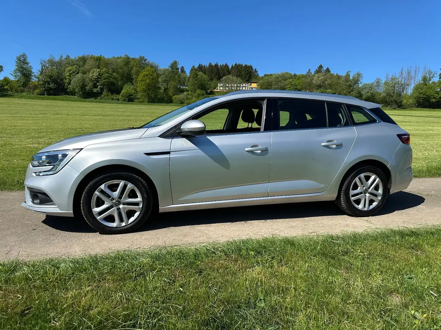 Renault Megane IV Grandtour Business Edition Gris - 2