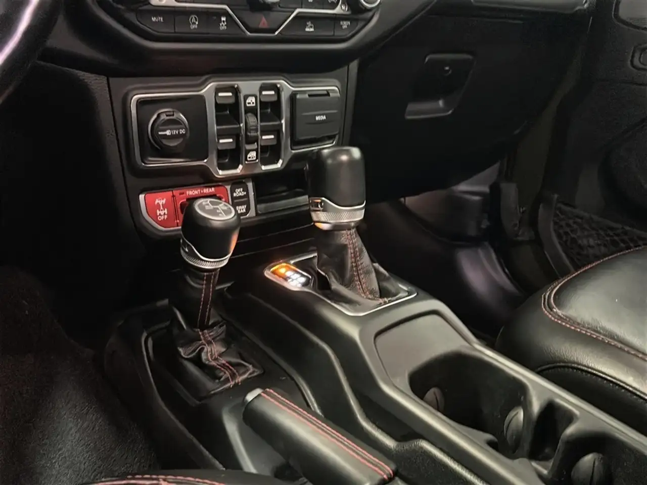 Jeep Gladiator снимка Jeep Gladiator