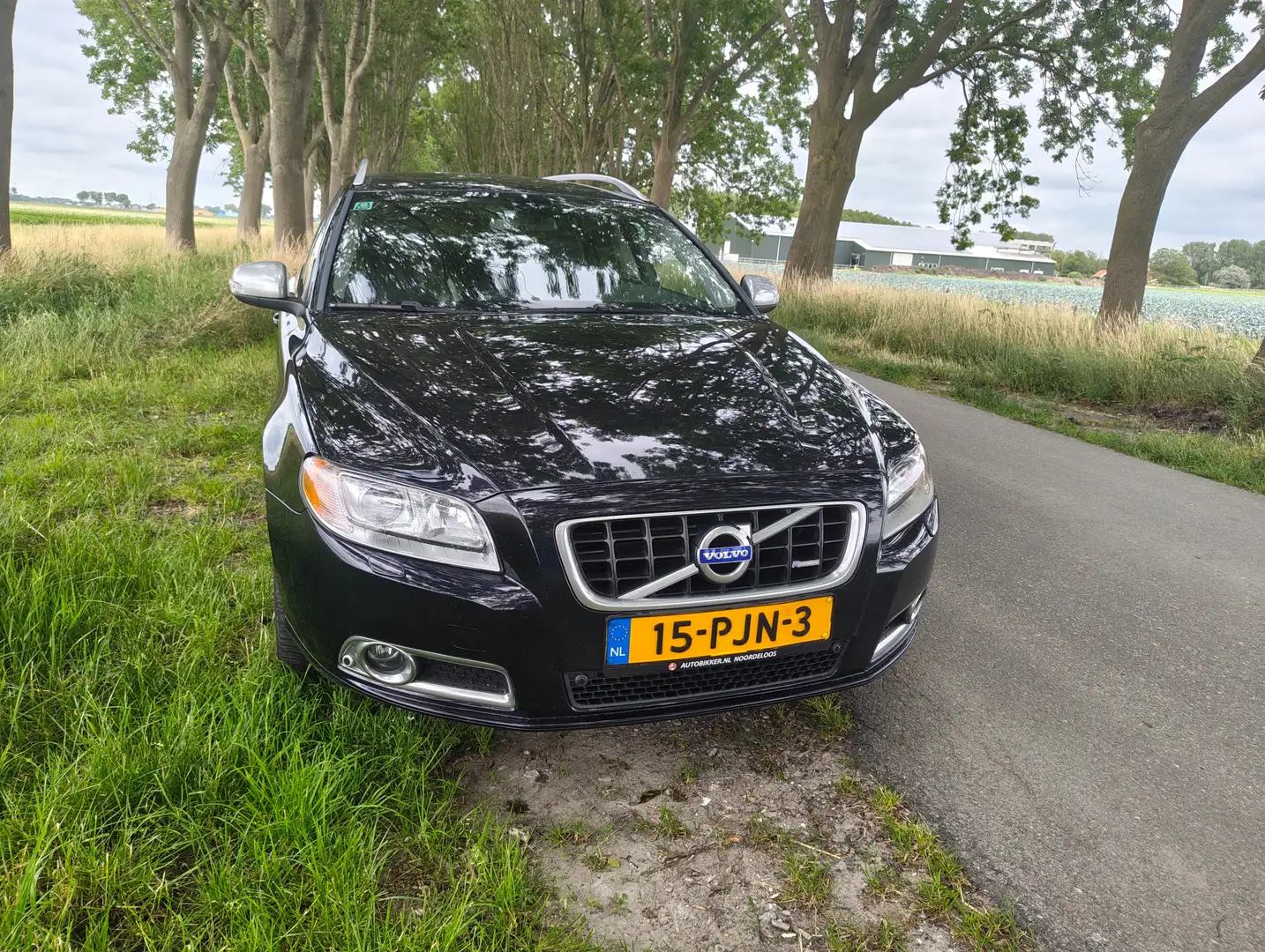 Volvo V70 V70 2.0T R-Edition Zwart - 1