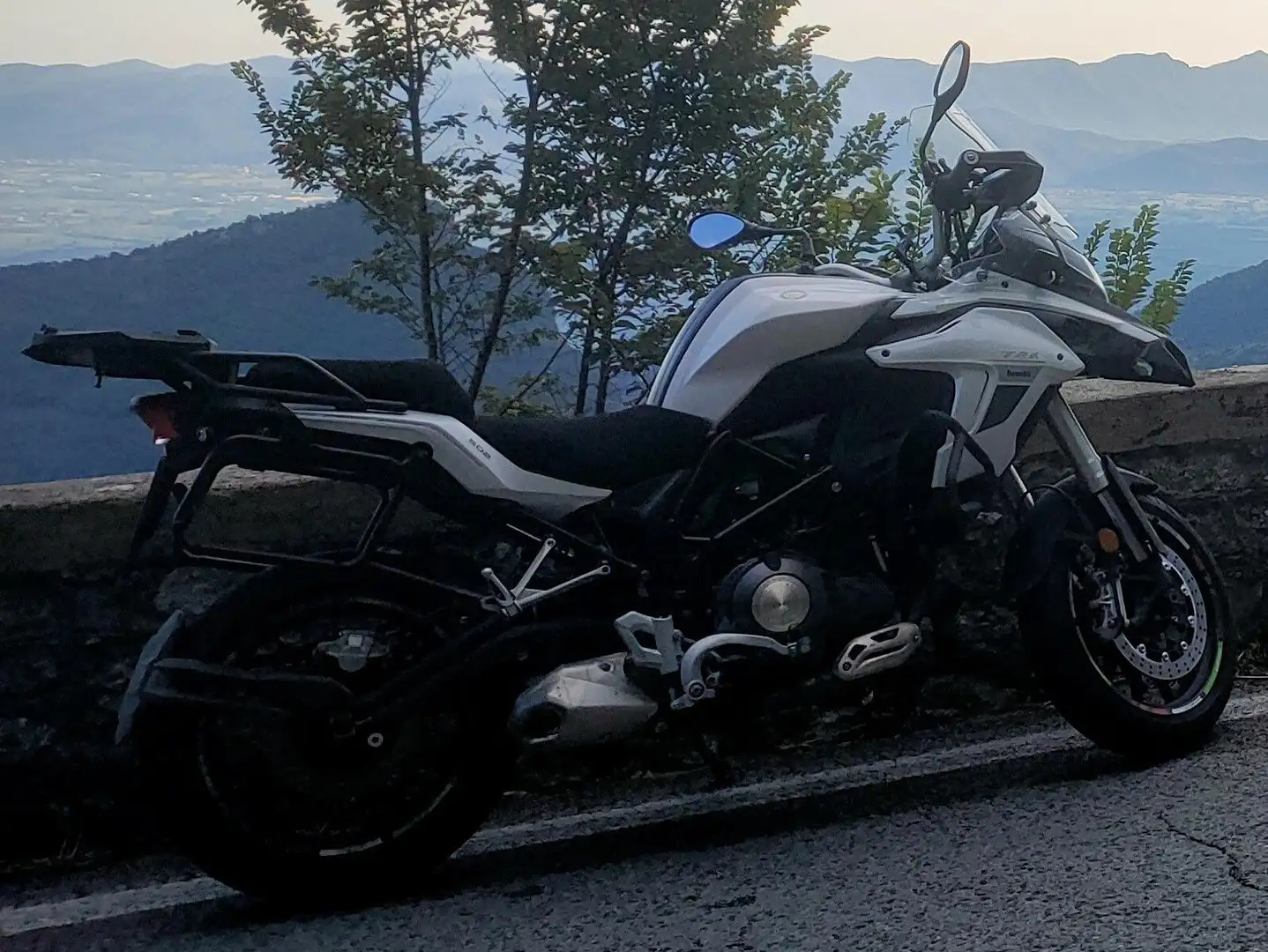 Benelli TRK 502 ABS Bílá - 2