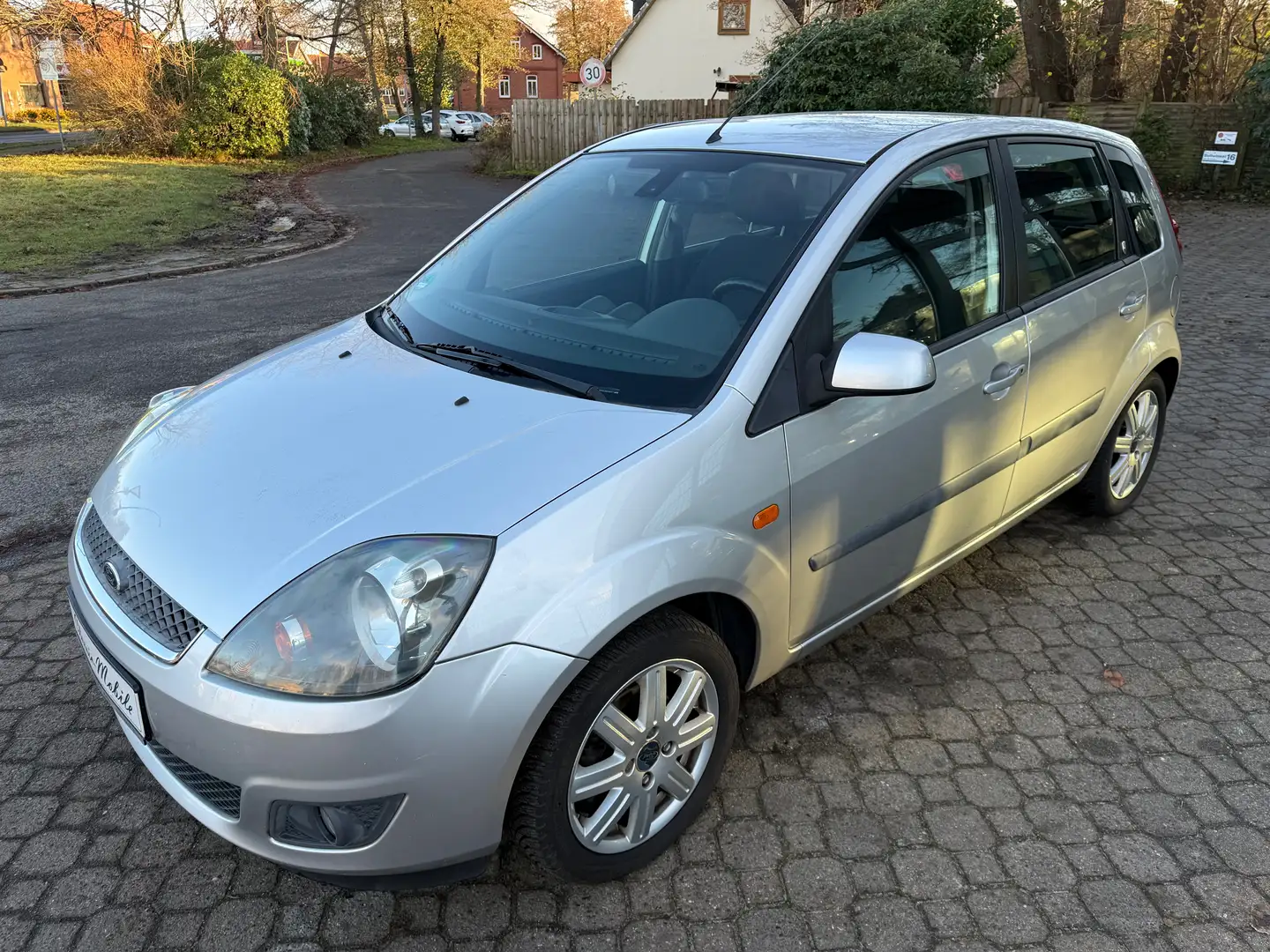Ford Fiesta 1.4 Ghia *2.Hand*Scheckheft*HU neu*Klimaautomatik* Silber - 2