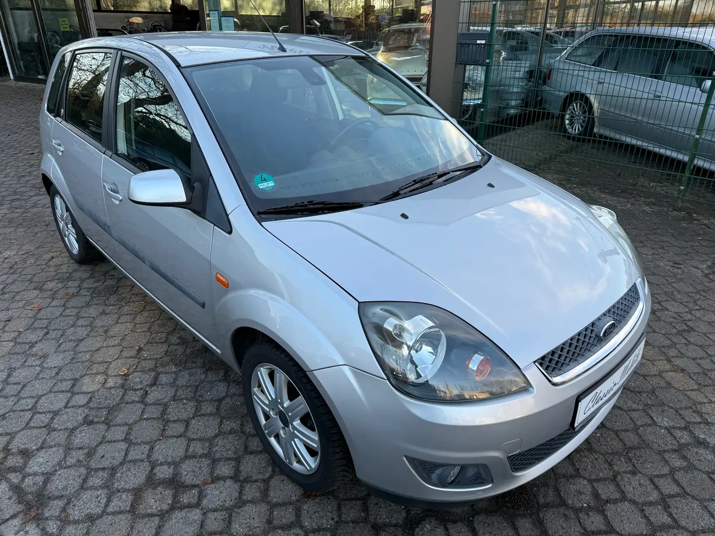 Ford Fiesta 1.4 Ghia *2.Hand*Scheckheft*HU neu*Klimaautomatik* Silber - 1