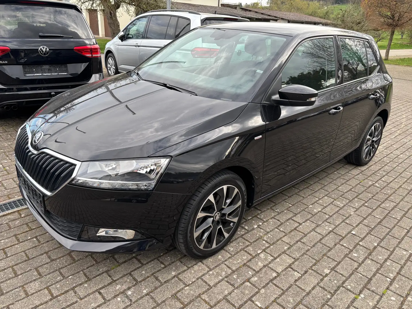 Skoda Fabia 1.0 TSI Drive 125 Klima Alu PDC SHZ Schwarz - 1