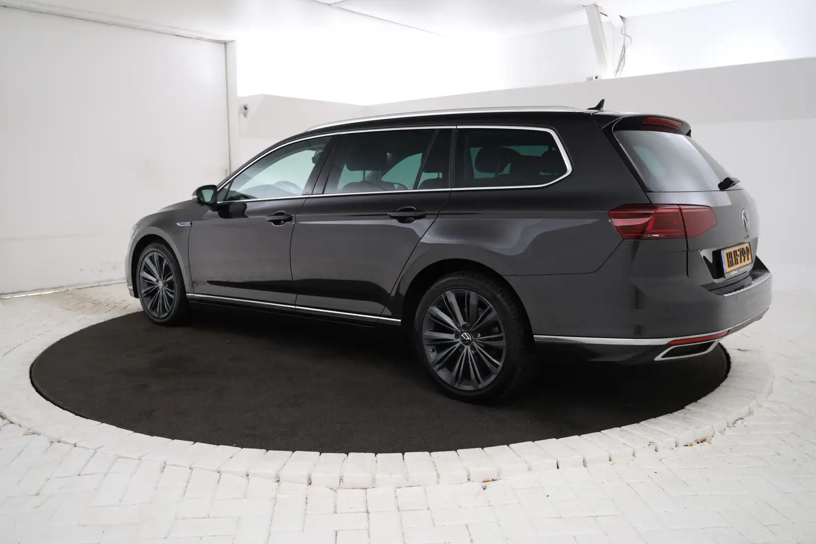 Volkswagen Passat Variant 1.4 TSI PHEV GTE Business Navigatie, Apple carplay Grijs - 2