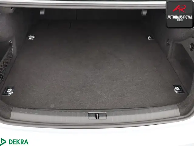 Audi A6 view 13