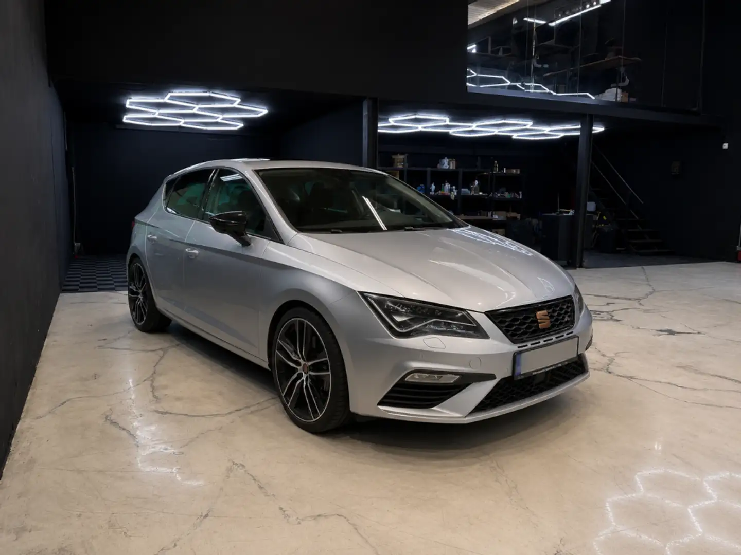 SEAT Leon 2.0 TSI S&S DSG7 Cupra 290 Plateado - 1
